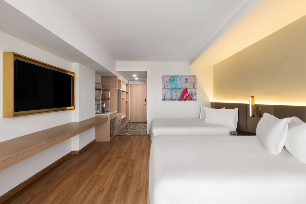 Dolce by Wyndham Hollywood 28/74