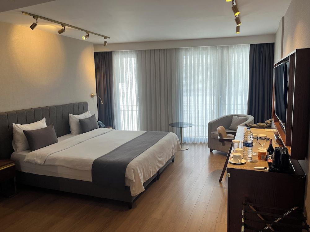 Room, Double Bed