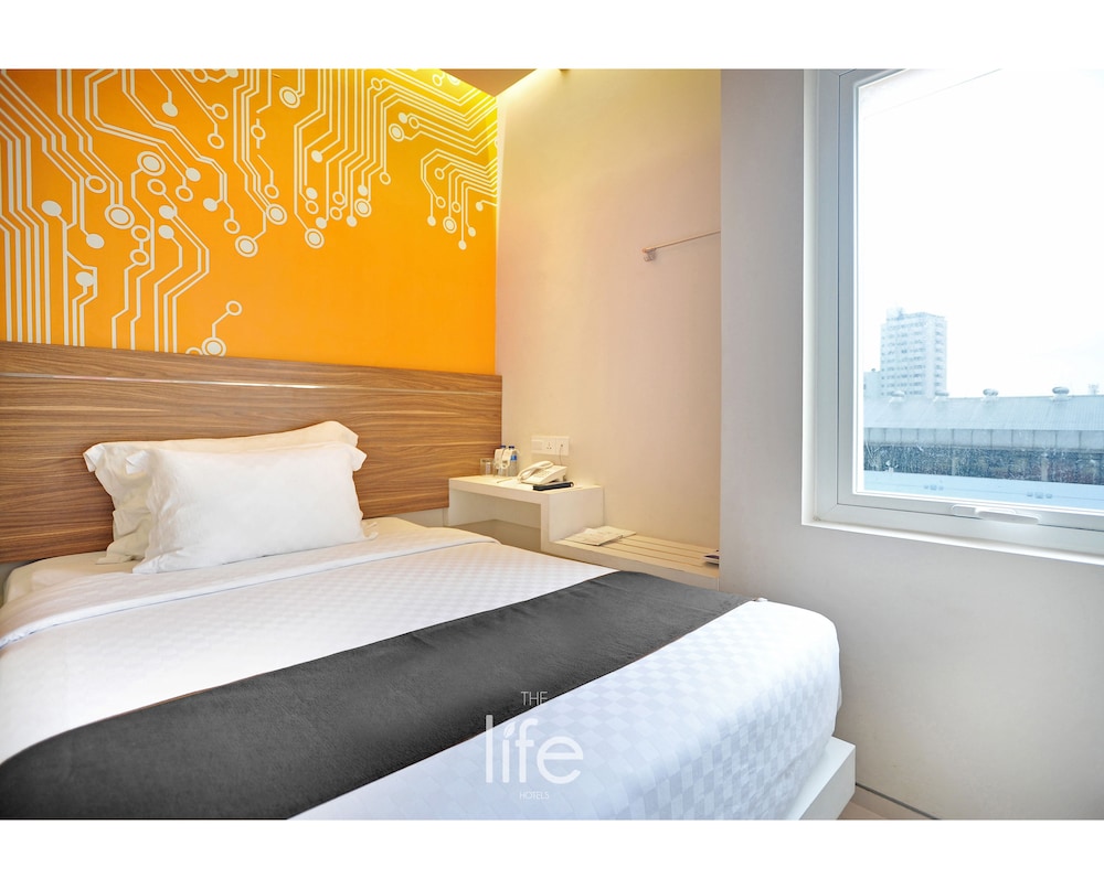 The Life Hotels 11/26