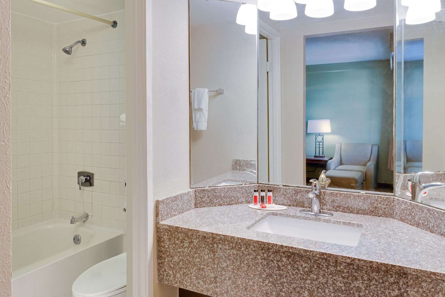 Baymont by Wyndham Jacksonville Orange Park 13/14