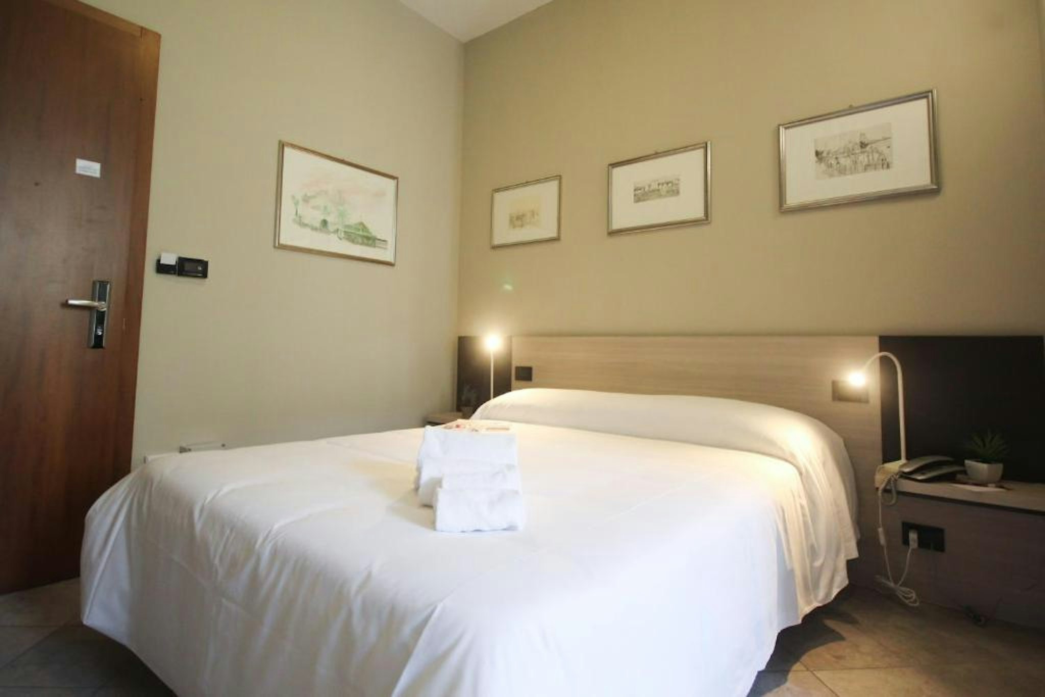 Hotel Gran Torino 24/72