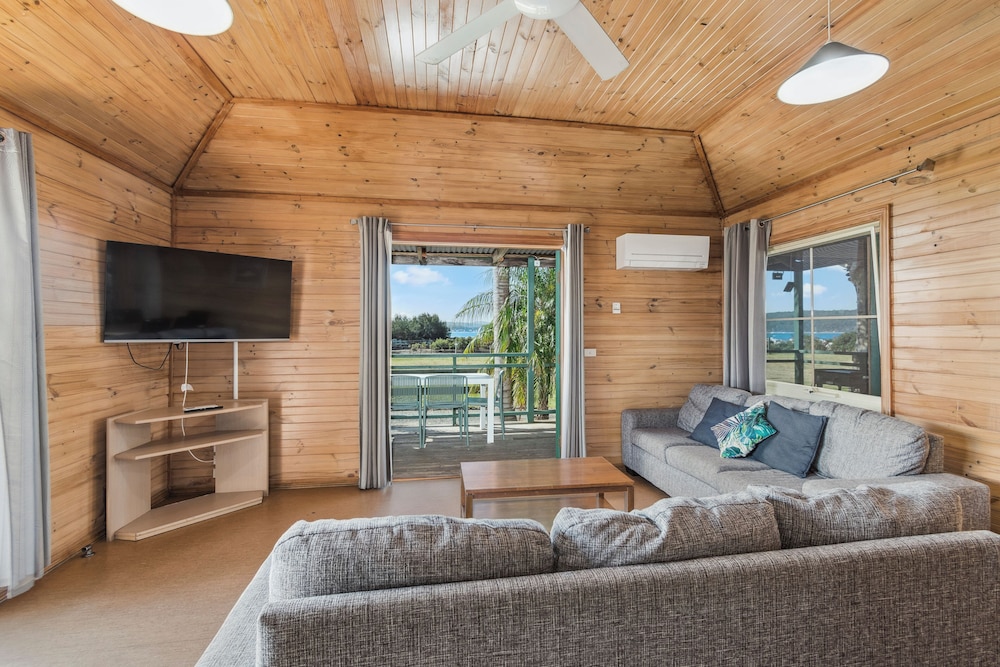 Coachhouse Marina Resort 27/50