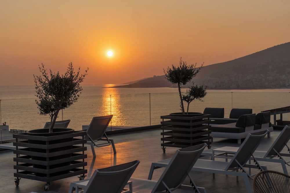 Glow Boutique Hotel & Suites 46/50
