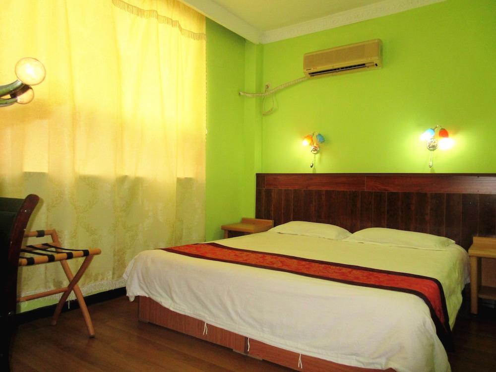 25 Four Seasons Youth Hostel 9/29