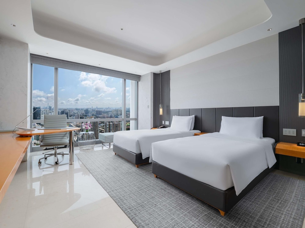 Club, Luxury, Twin Beds, City View