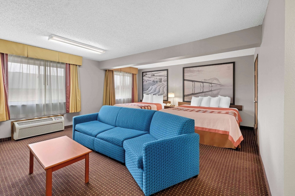 Super 8 by Wyndham Waverly 41/57