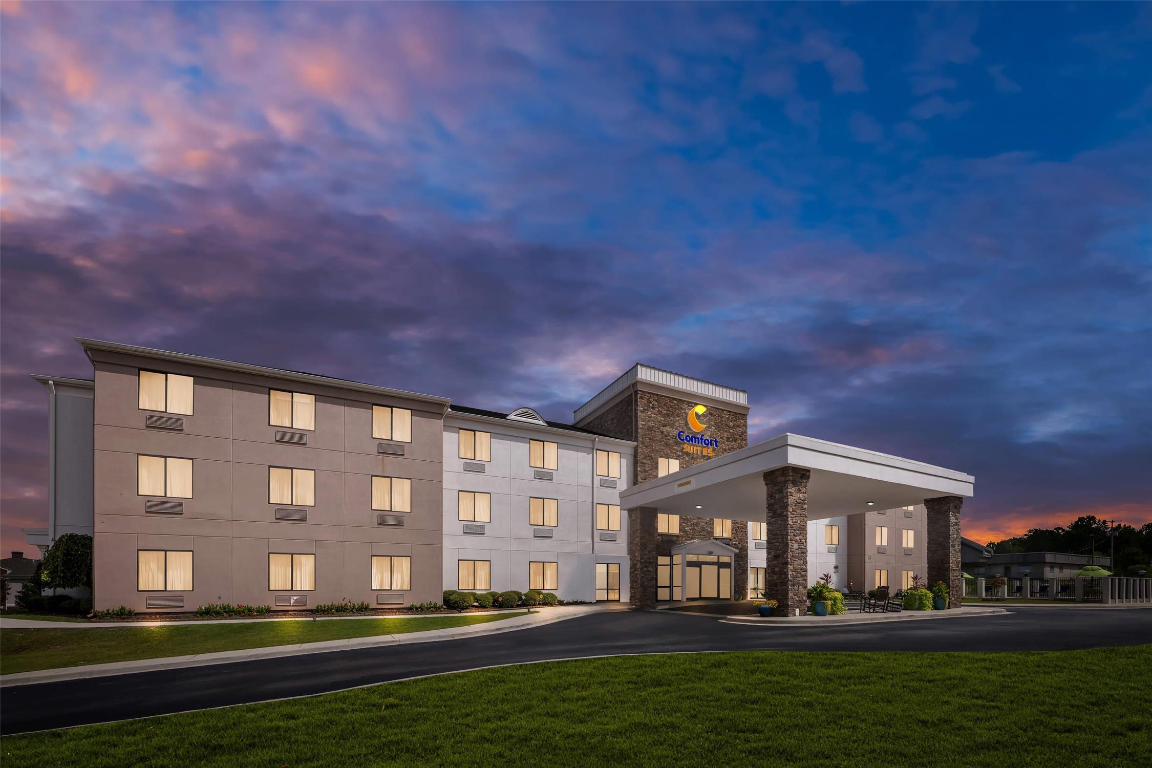 Comfort Suites CS-SU Cullman I-65 Exit 310 2/33