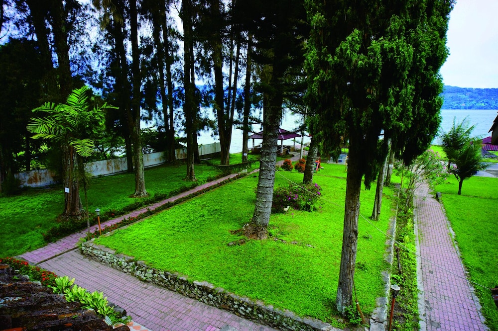 Pandu Lakeside Hotel Tuktuk 46/51