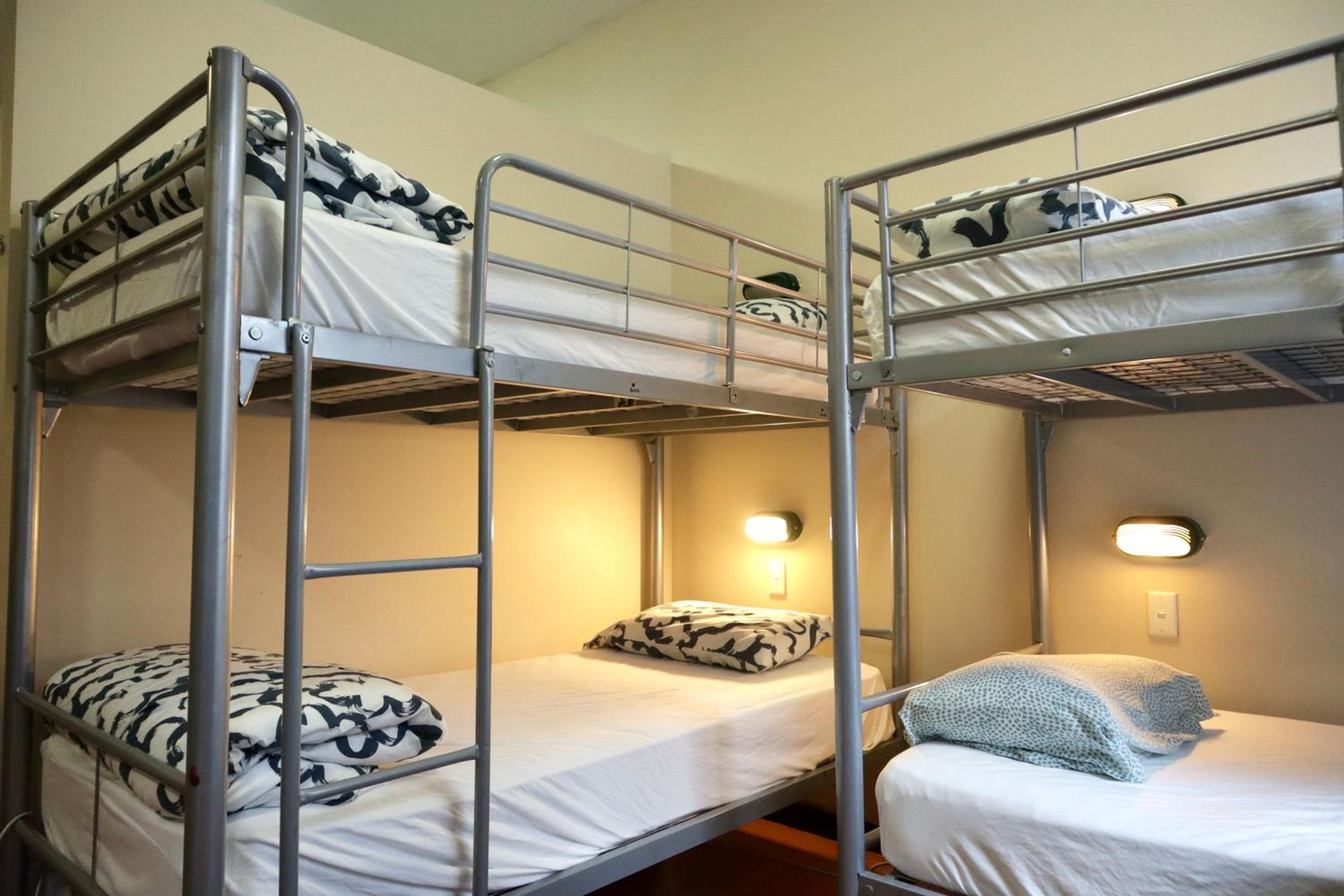Mixed Dorm, 16 Beds, Shared Bathroom
