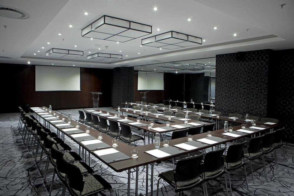 Davinci Hotel And Suites On Nelson Mandela Square 58/67