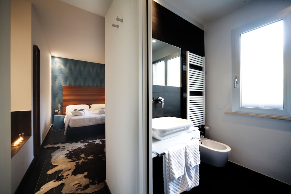 Q Hotel 10/50