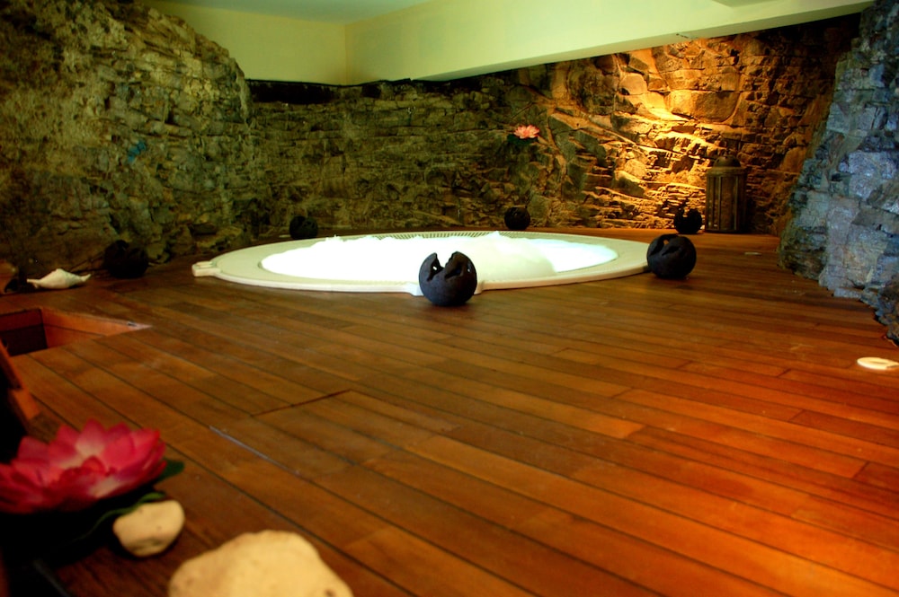 Carayou Hotel Spa 24/68