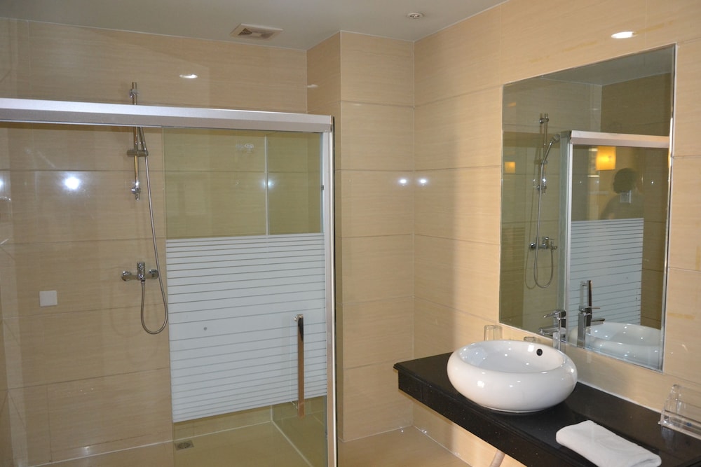 Kololo Courts Hotel & Restaurant 37/40
