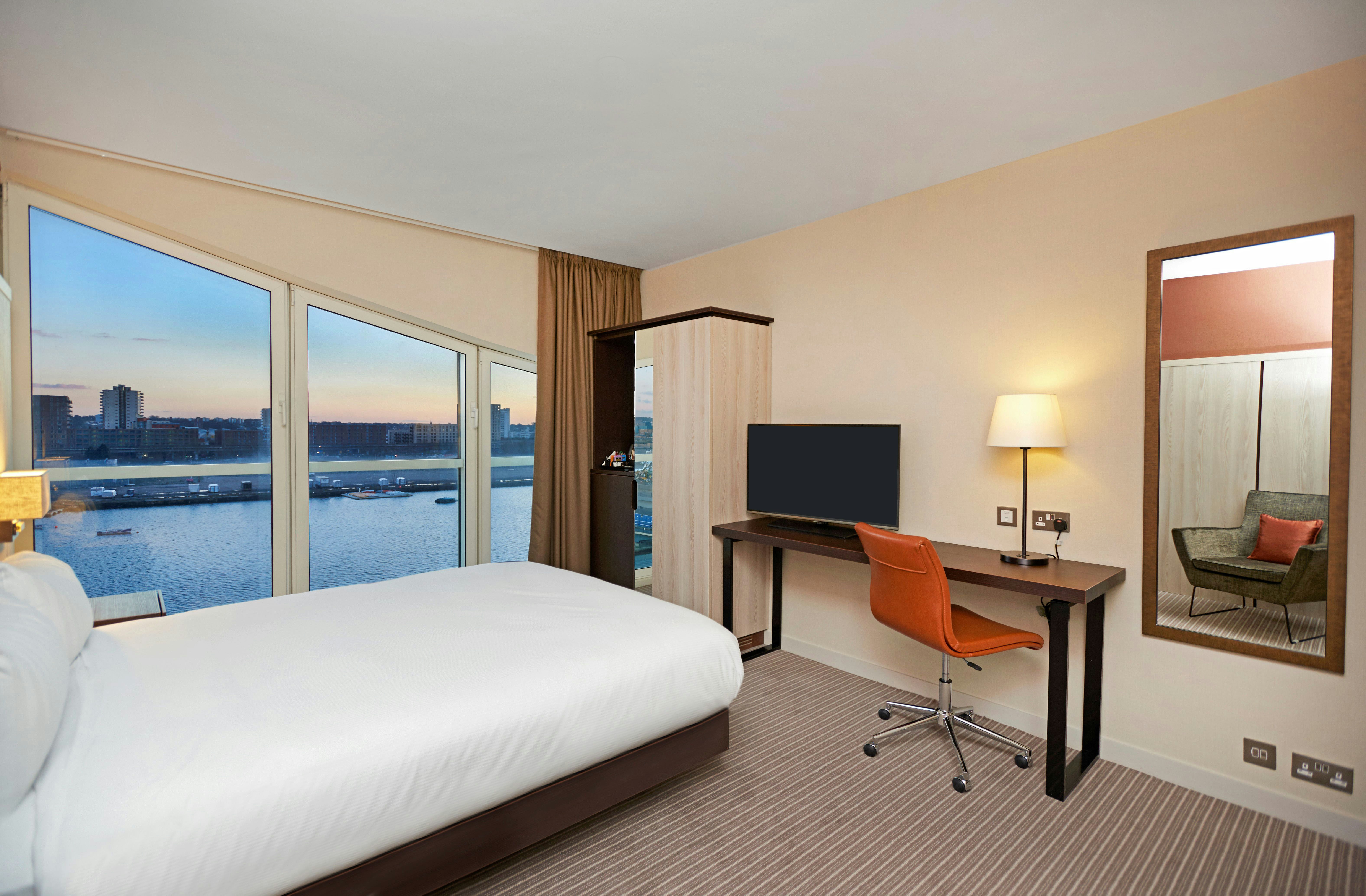 ROOM, QUEEN BED, ACCESSIBLE