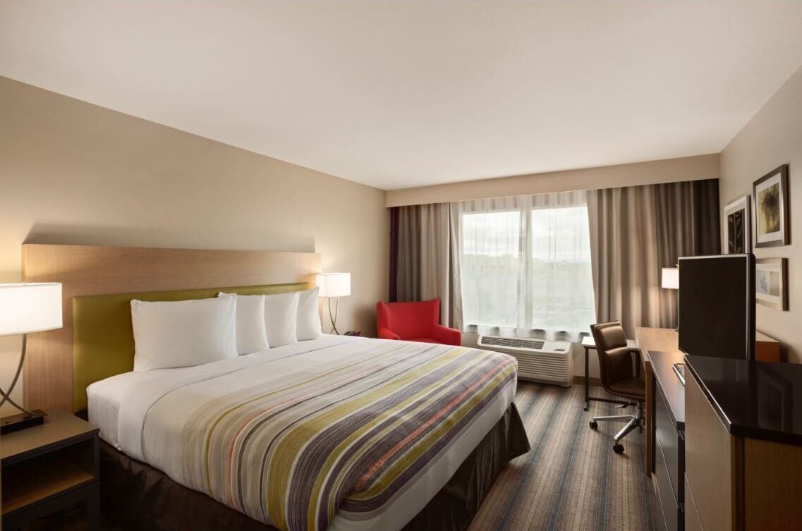 ROOM, KING BED