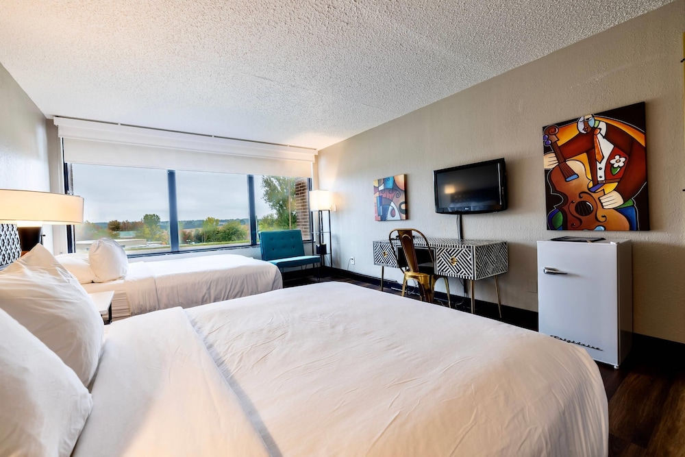 The Highlander Hotel Iowa City, an Ascend Collection Hotel 20/58