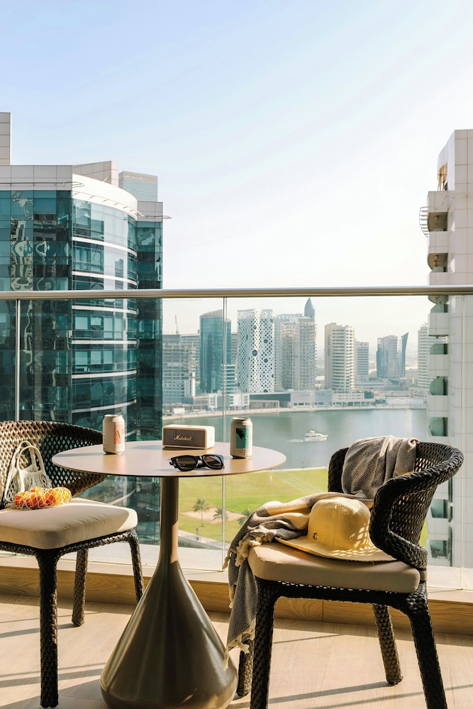 Aura Suites Downtown 40/48