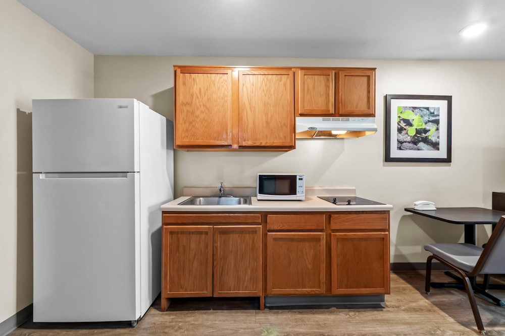 WoodSpring Suites San Antonio South 29/33