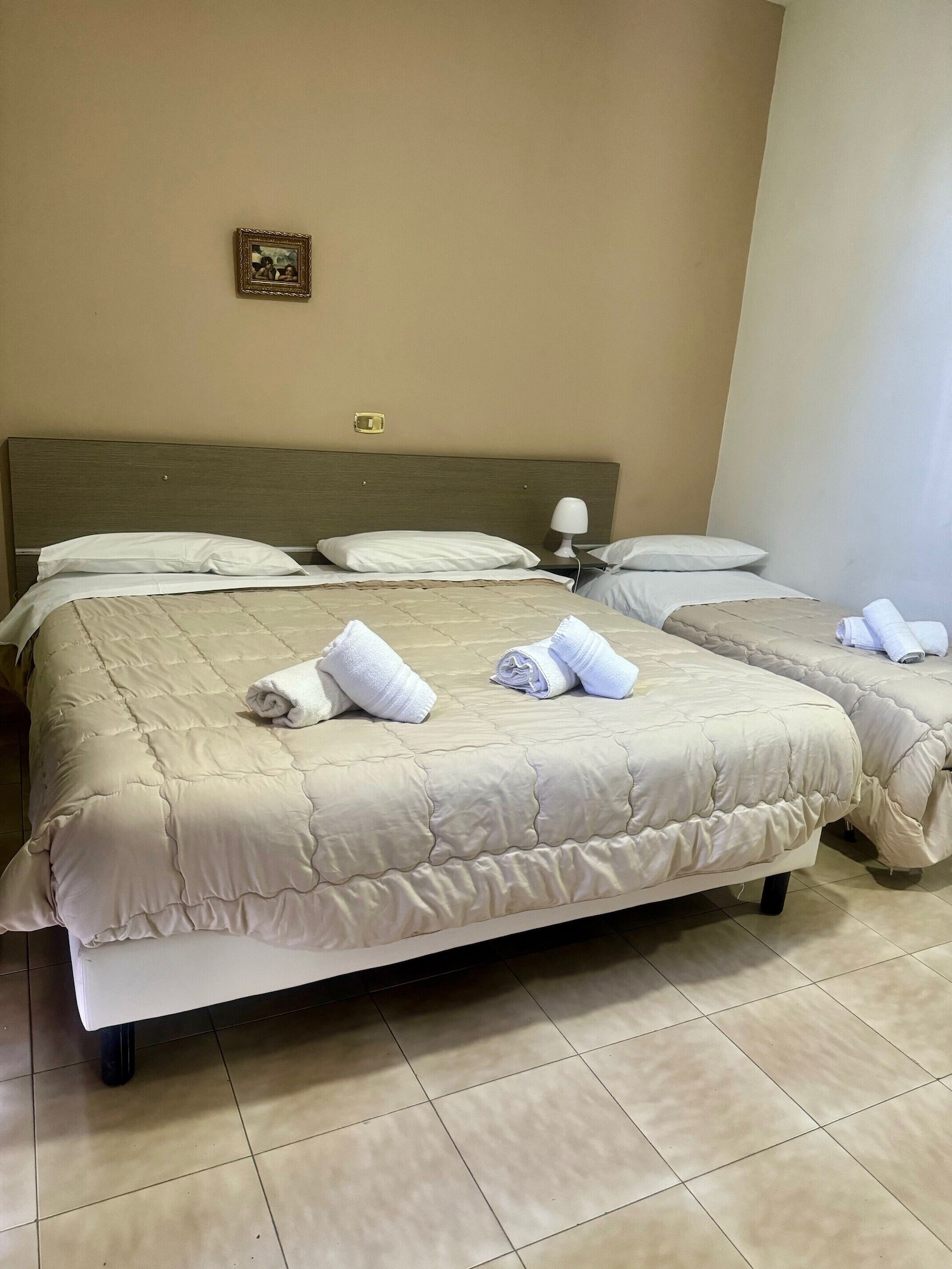 ROOM, TRIPLE