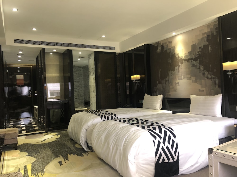 Puli Ease Hotel 10/60