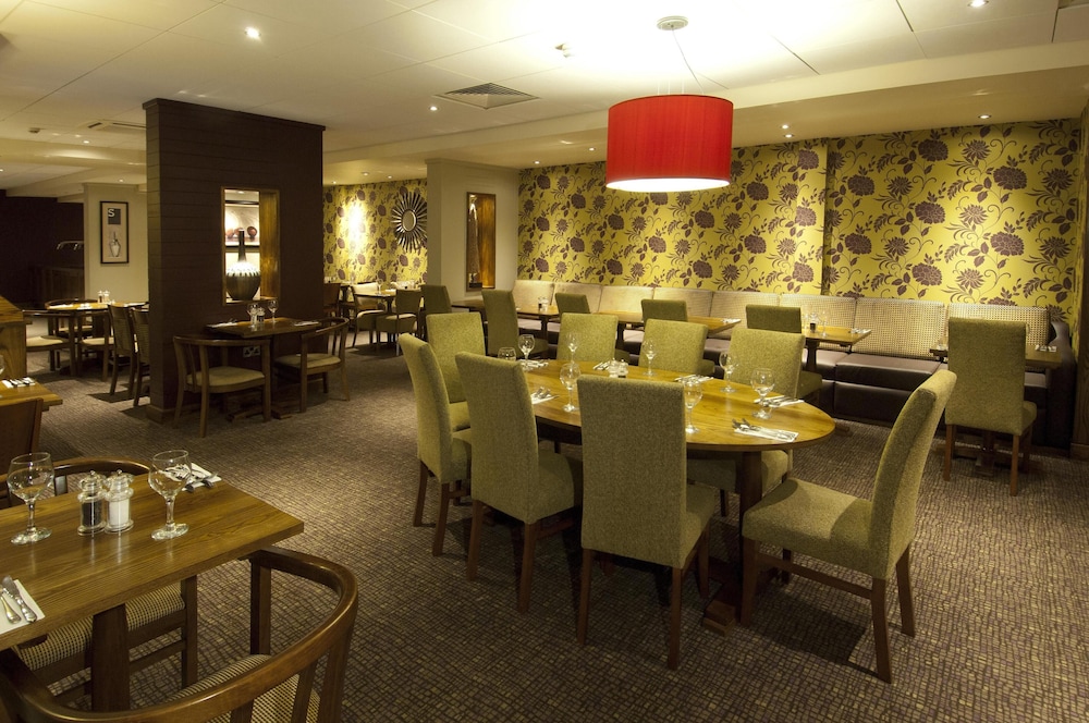 Premier Inn London Heathrow Airport T2 And T3 Bath Road 37/58
