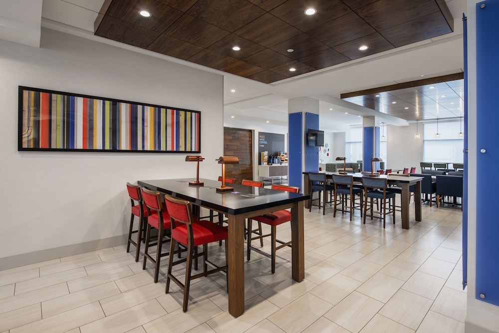Holiday Inn Express And Suites Kelowna East 47/68