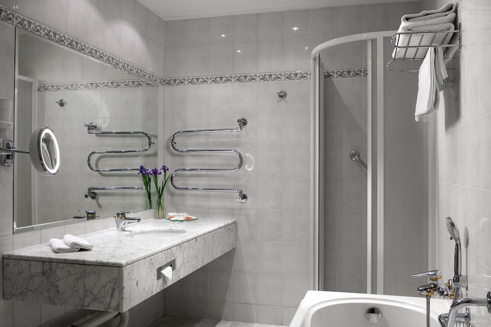 JUNIOR SUITE, TWIN BEDS, CITY VIEW