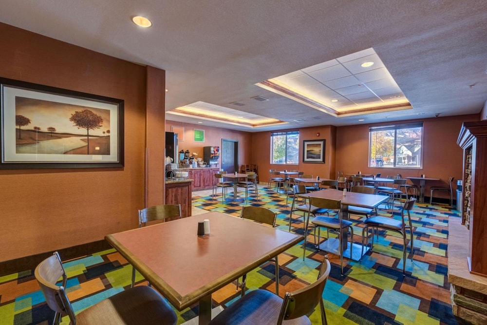 Comfort Inn And Suites 19/29