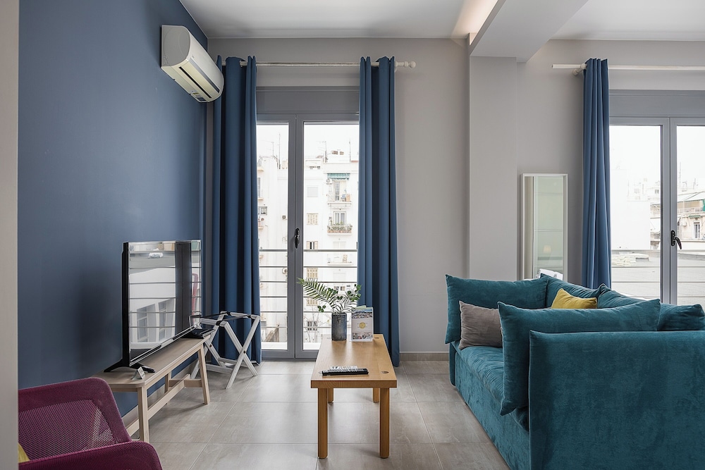 The Omnia Collection Pagrati 42/60
