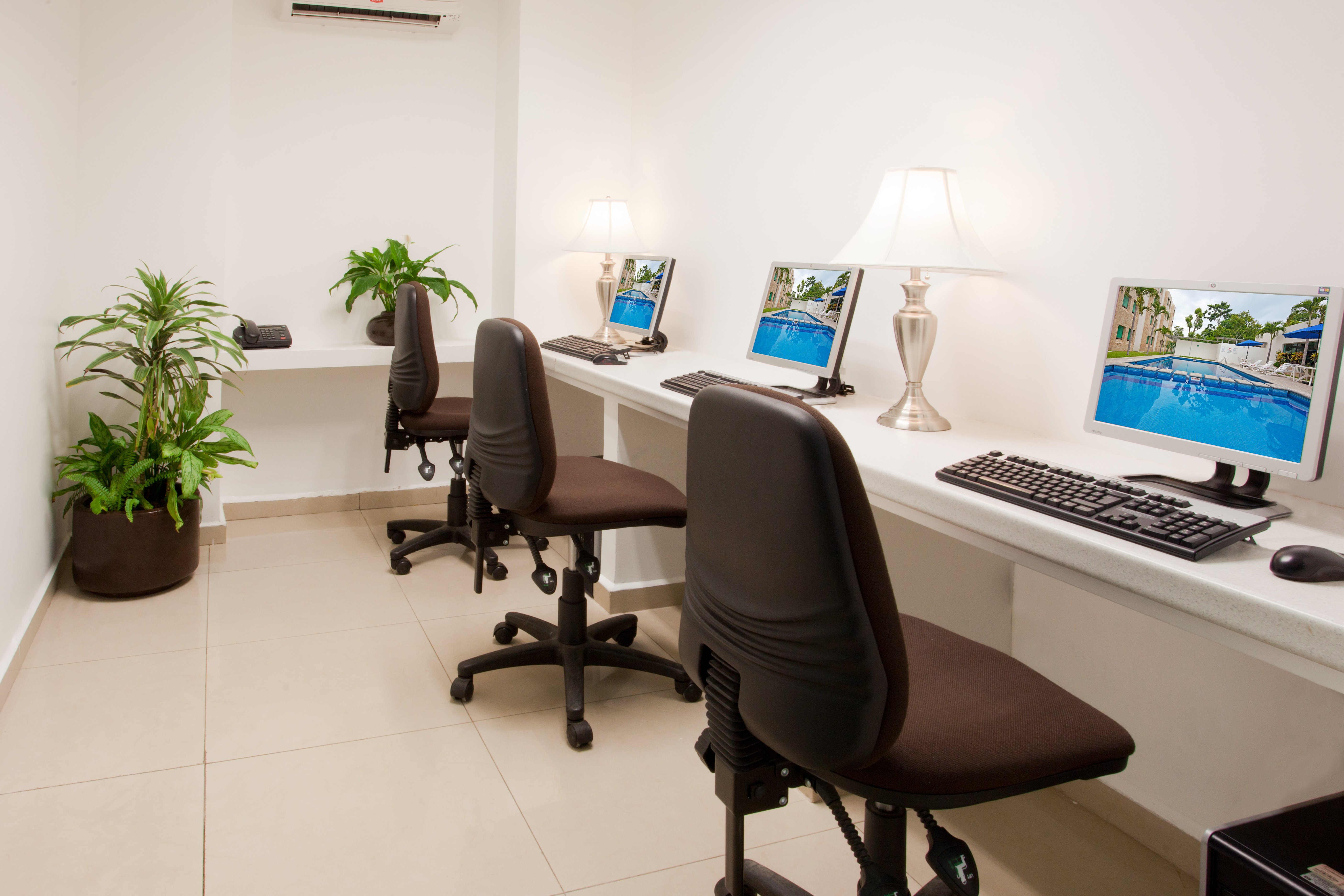 HOLIDAY INN EXPRESS PARAISO DOS BOCAS 12/23