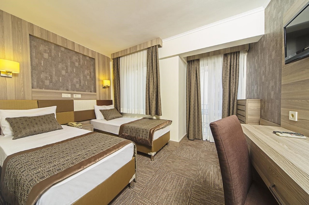 Pera Arya Hotel 23/71