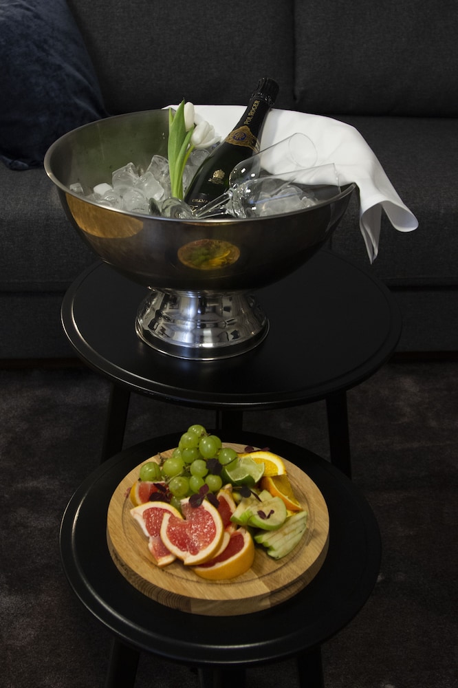 Livin Station Sure Hotel Collection By Best Western 36/66