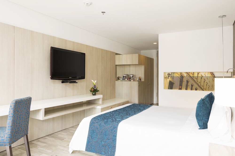 Hotel Bh Bicentenario 48/51