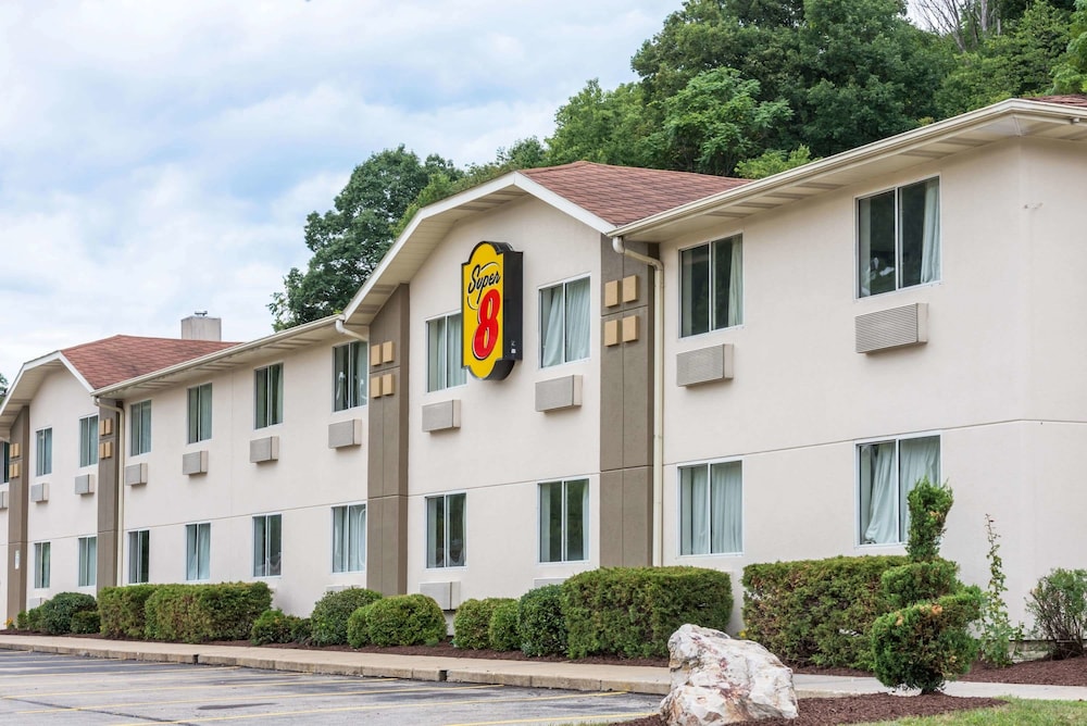 Super 8 by Wyndham Pittsburgh/Monroeville 1/47