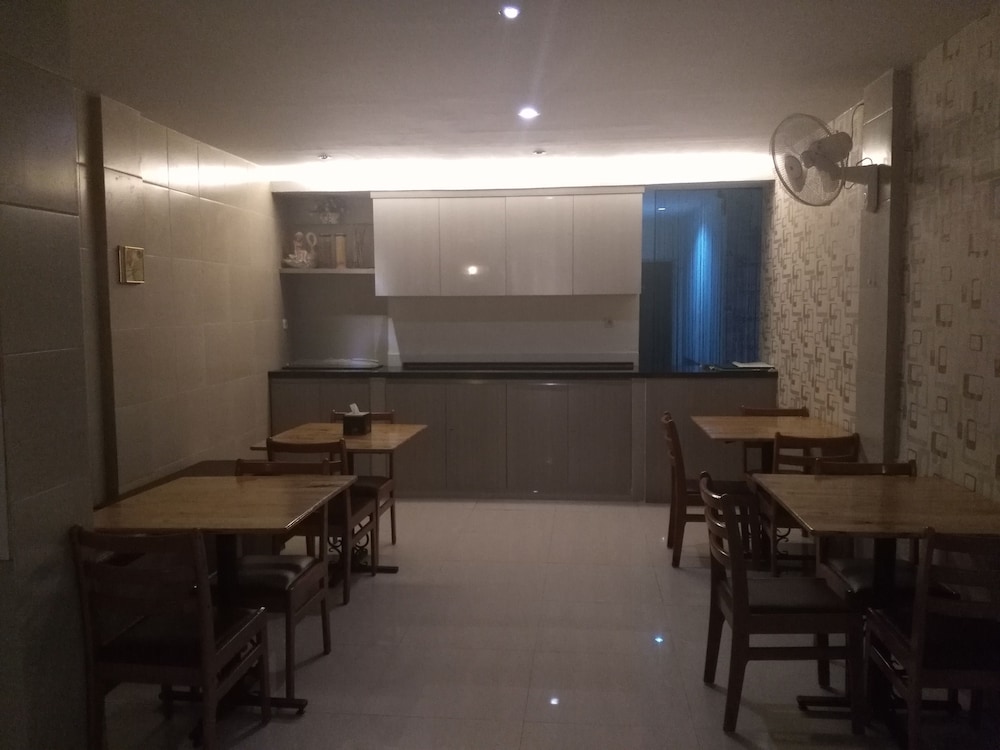 Permata Inn 26/28