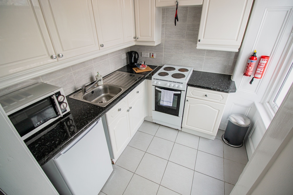 Classic, Studio, Double Bed, Embassy Apartments 9/10