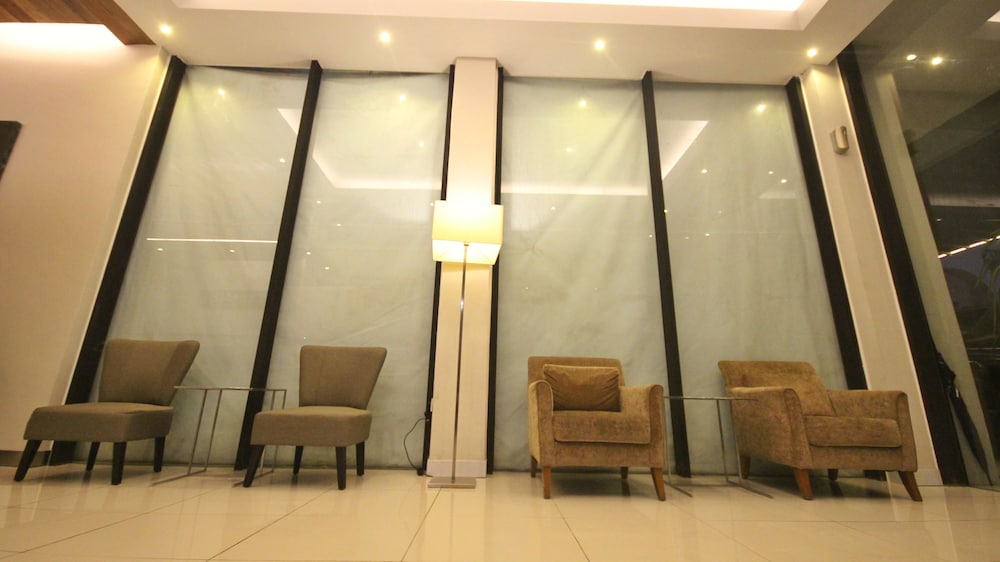 The Riverbank Hotel 19/31
