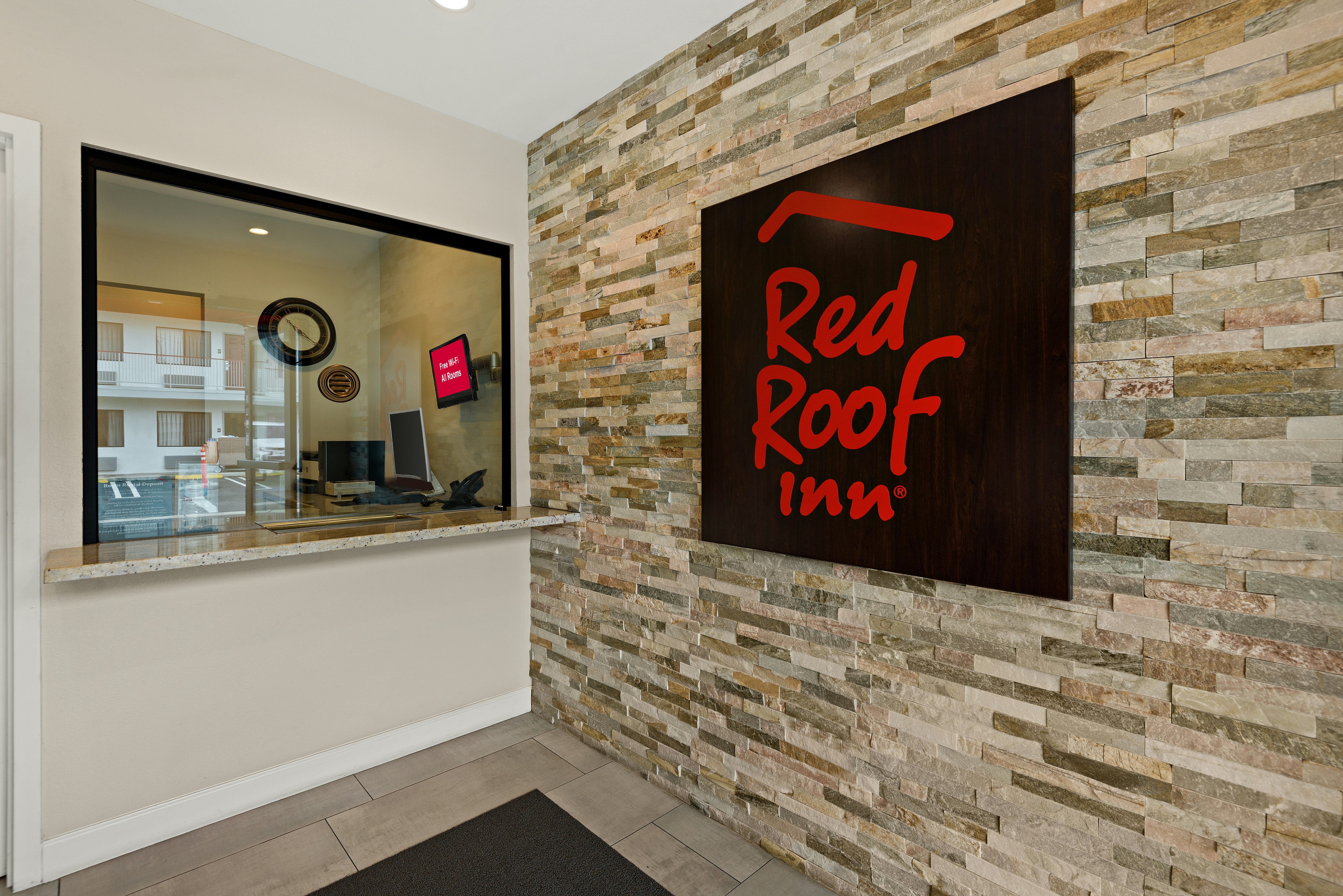 Red Roof Inn Los Angeles - Wilmington, CA 9/26