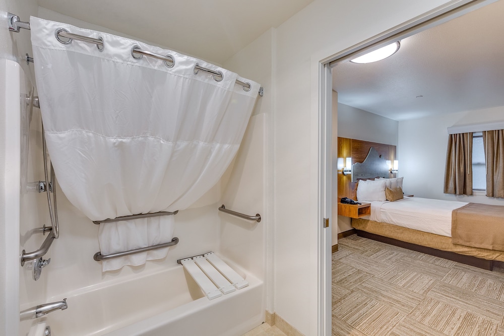 Marshall Suites Bainbridge Island, SureStay Collection by BW 7/34
