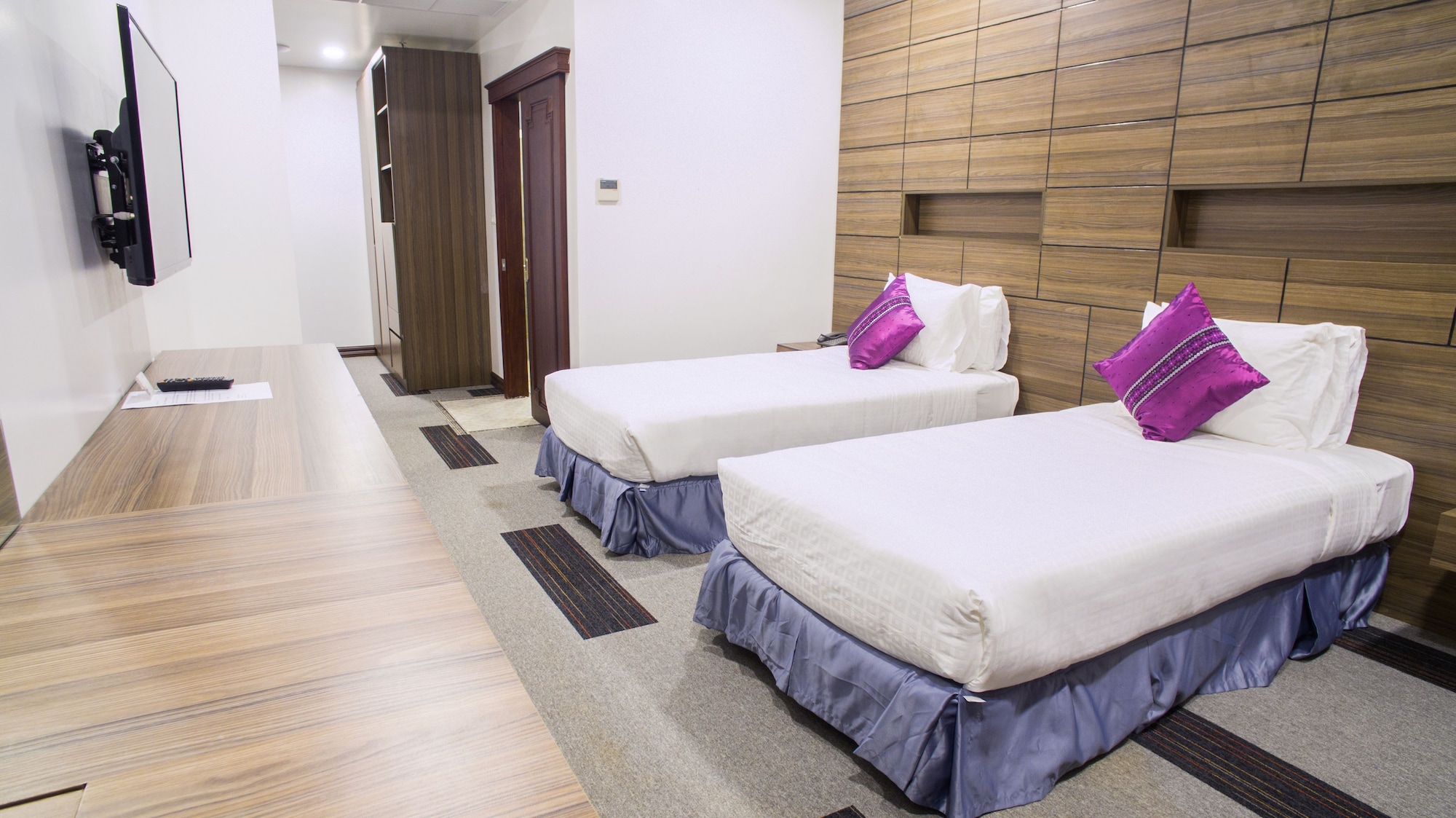 JUNIOR SUITE, TWIN BEDS, WITH VIEW