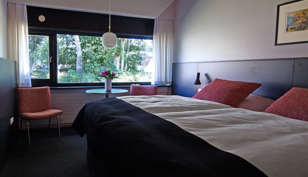 Superior, King Bed, Garden Area