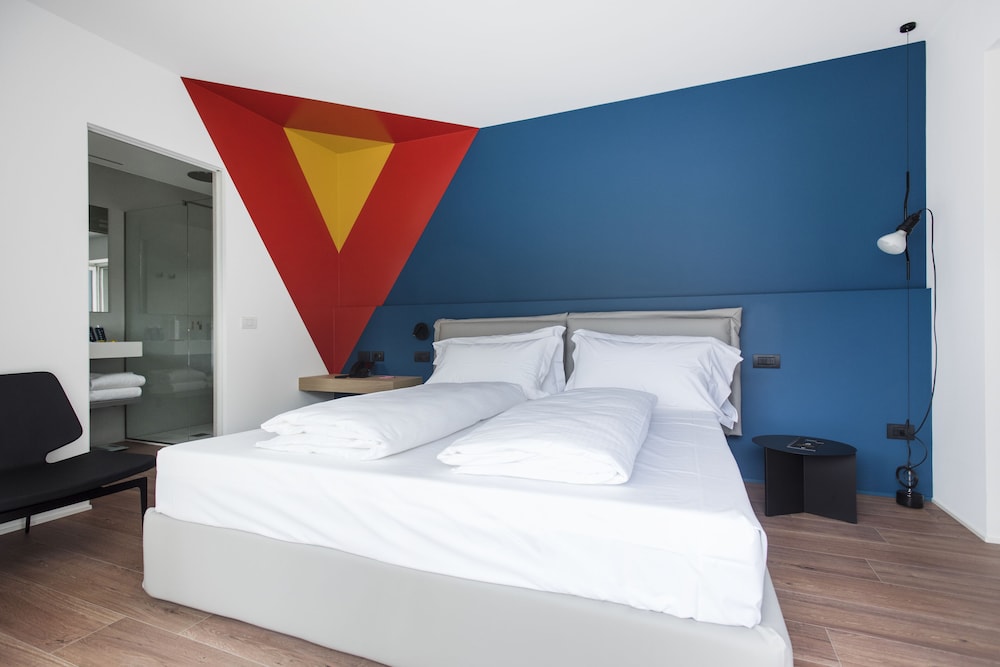 SUPERIOR, DOUBLE BED