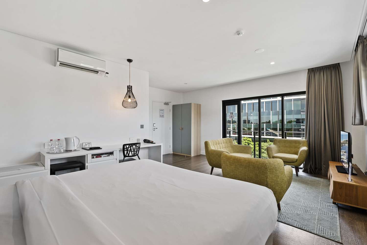 Suite, King Bed