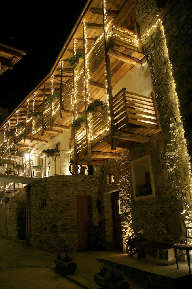 Ostello Del Castello Tirano 1/50
