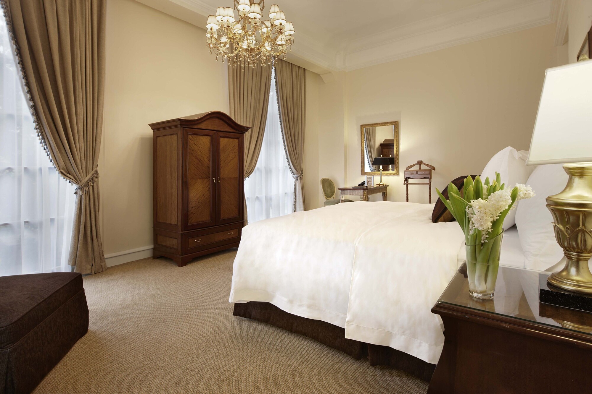 MAHAKAM, SUITE