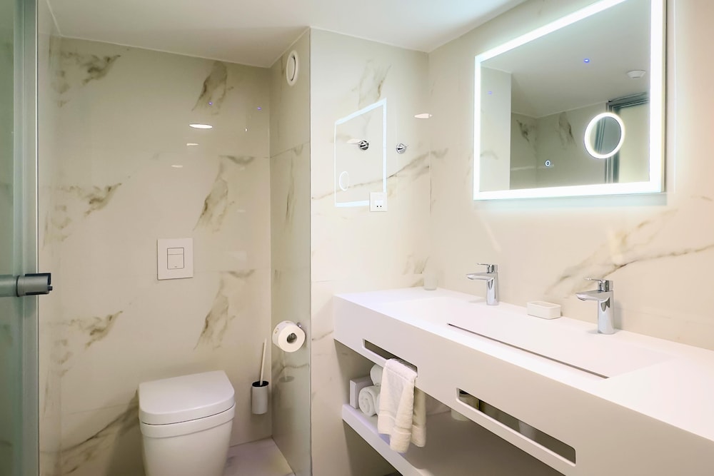 Cavo Maris Beach Hotel 46/46