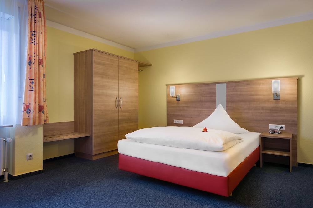BUSINESS, APARTMENT, SINGLE BED