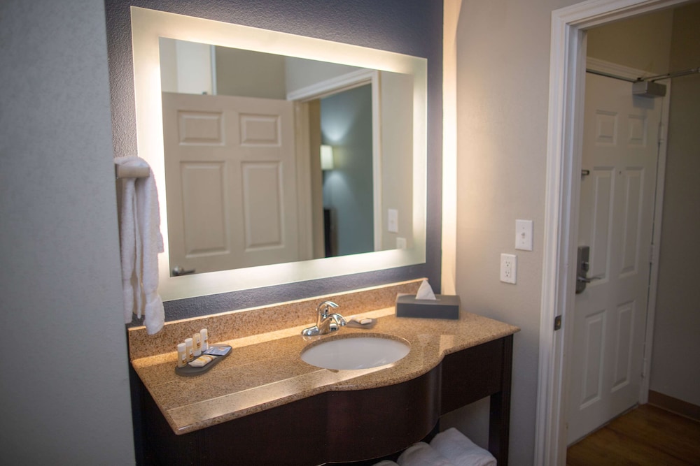 La Quinta Inn & Suites by Wyndham Houston East at Normandy 29/63