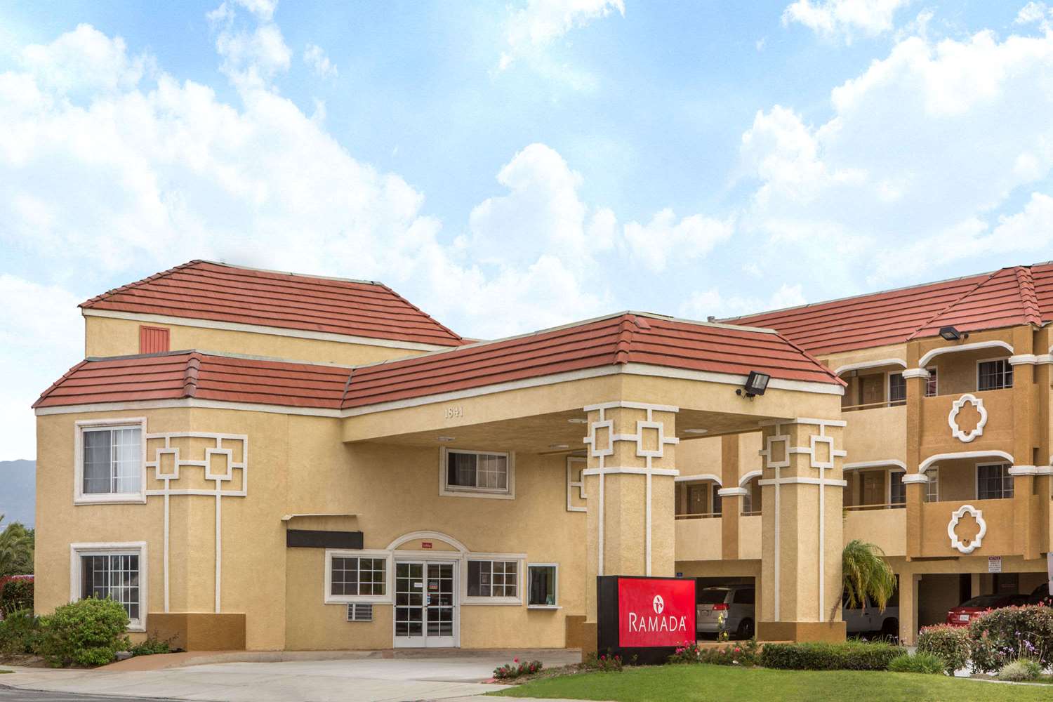 Ramada By Wyndham Ontario 2/31