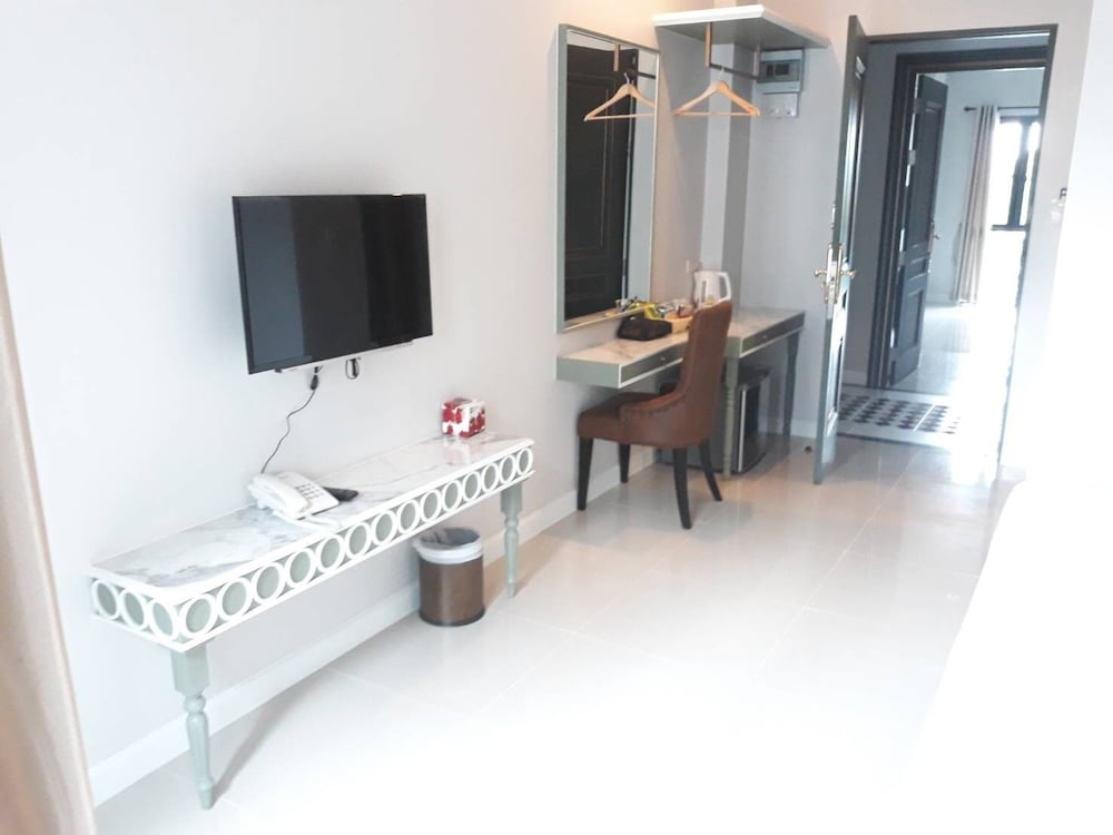 Anakin Boutique Hotel 38/42